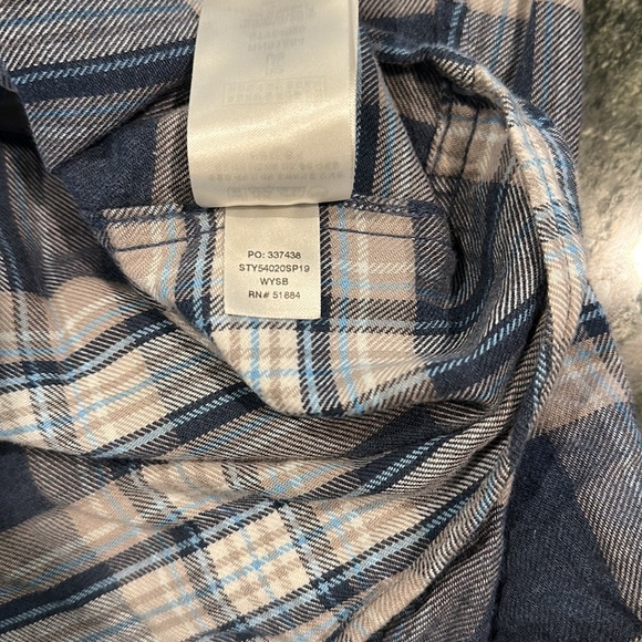 Patagonia men’s size XL flannel button down shirt in blue plaid pattern - Picture 9 of 9